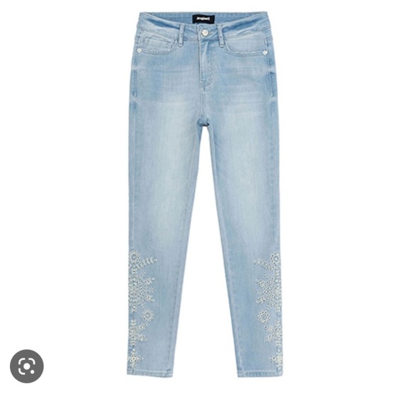 Desigal Crown Skinny Crop Jean Size 28 Excellent Used Condition